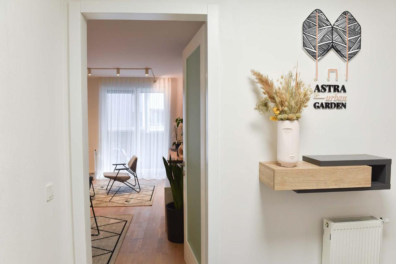 Astra Urban Garden Apartment, 2 Garage Parking Spaces Zagreb Bagian luar foto