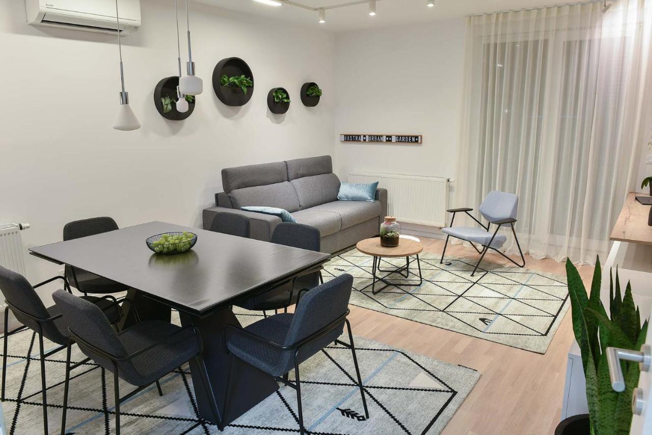 Astra Urban Garden Apartment, 2 Garage Parking Spaces Zagreb Bagian luar foto