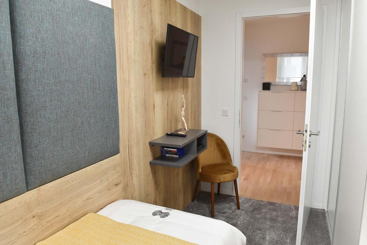 Astra Urban Garden Apartment, 2 Garage Parking Spaces Zagreb Bagian luar foto