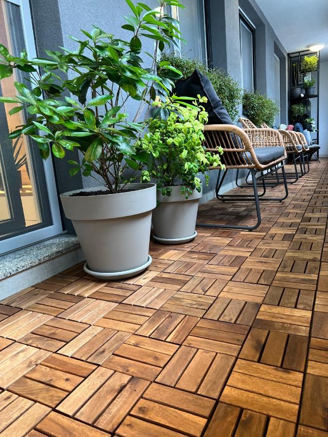 Astra Urban Garden Apartment, 2 Garage Parking Spaces Zagreb Bagian luar foto