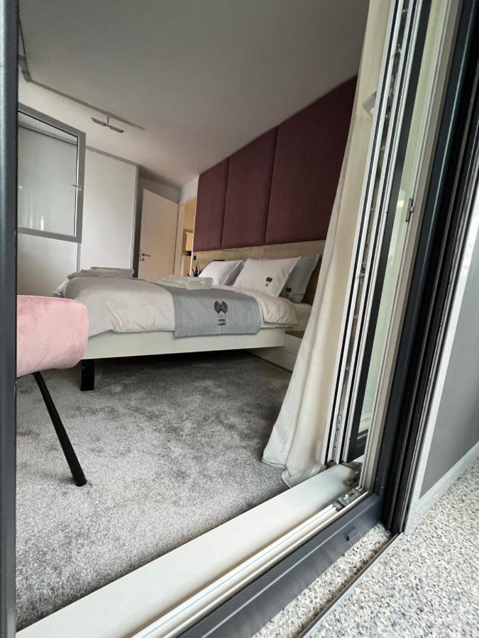 Astra Urban Garden Apartment, 2 Garage Parking Spaces Zagreb Bagian luar foto