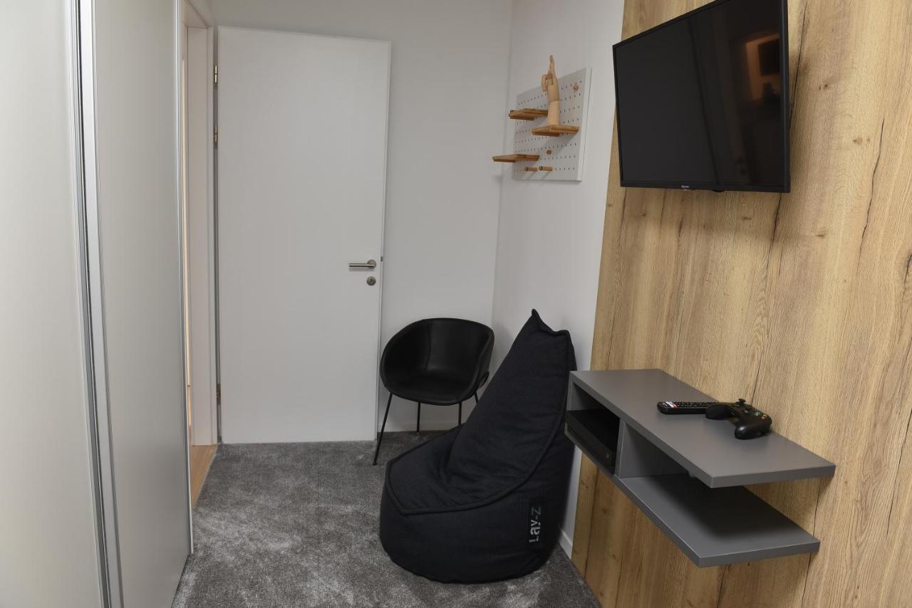 Astra Urban Garden Apartment, 2 Garage Parking Spaces Zagreb Bagian luar foto